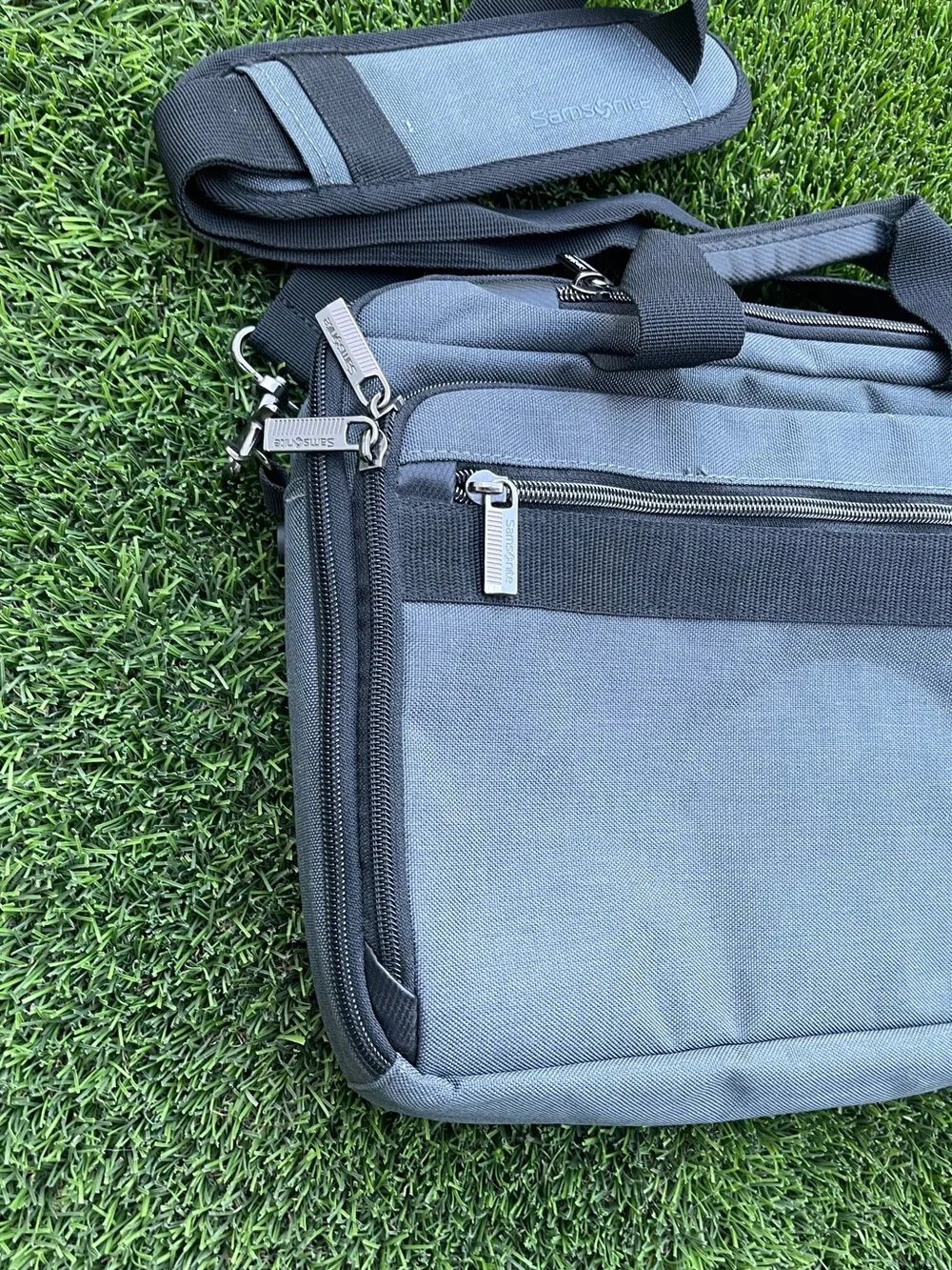 Samsonite Modern Utility Messenger Bag Laptop Briefcase Grey Charcoal